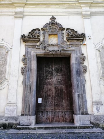 ingresso portale chiesa s.pietro